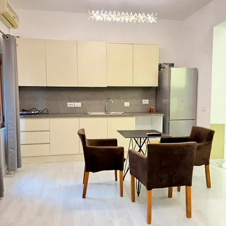 Grand - Free Parking Villa Tirana